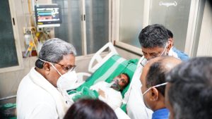 CM Siddaramaiah visits to the hospital